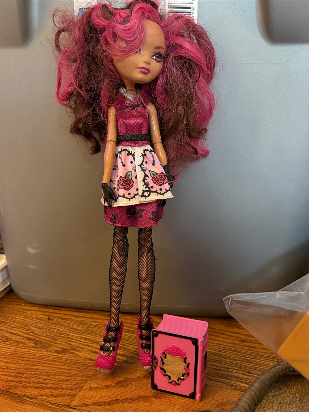 Ever After High fashion doll Briar Beauty Hat-Tastic Tea Party